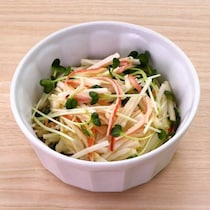 手作りドレッシングで♪長芋とかにかまぼこの和風サラダ