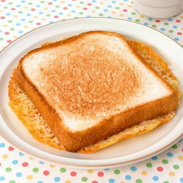 カリカリ食感がたまらない！食パンのチーズ焼き