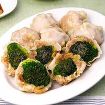インパクト抜群！かぶせるだけブロッコリー餃子