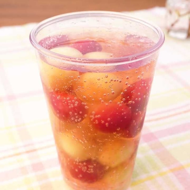 お花見にもおすすめ♡まんまるアイスのゼリーソーダ