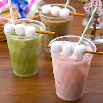 お花見気分を味わう♪マシュマロ団子ラテ