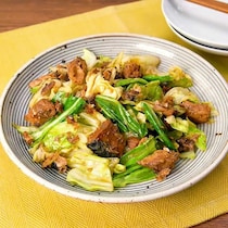 主材料2つで作れる！キャベツとサバ缶の回鍋肉風