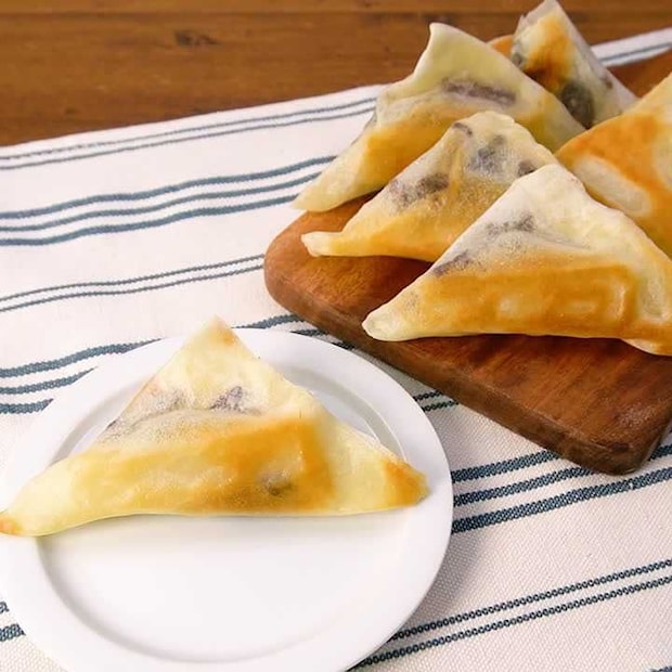春巻きの皮で作る！お餅とチョコの三角パイ風
