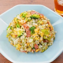 やみつきになる！ブロッコリーのガリバタチャーハン