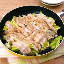 ワンパンで簡単！豚バラと春キャベツのフライパン蒸し