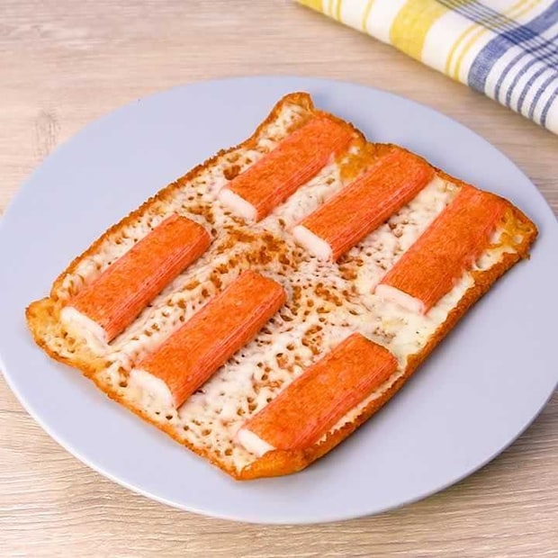 おつまみにぴったり！かにかまぼこのチーズ焼き