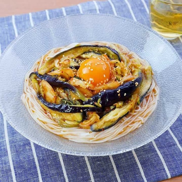 レンジで簡単！なすとキムチのぶっかけそうめん