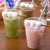 お花見気分を味わう♪マシュマロ団子ラテ