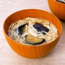 レンジで作る！えのきと揚げなすの味噌汁