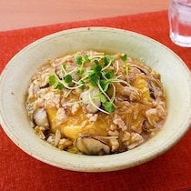 たっぷりのあんが美味しい♪旨塩きのこあんの天津飯