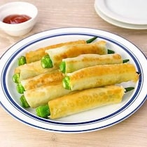 カリとろ食感がたまらない！チーズとオクラのくるくる巻き