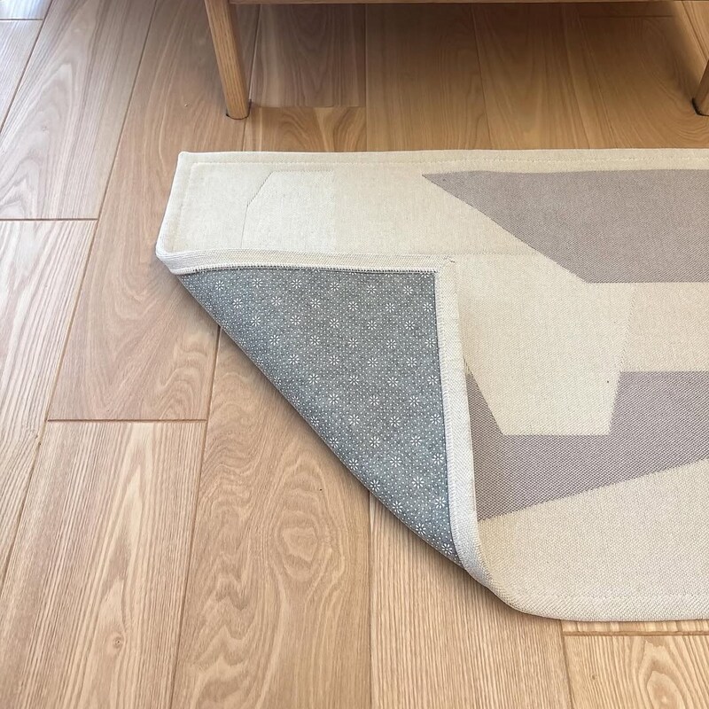 まるでアートポスターみたいなデザインラグ『インスタグラマーさんが選んだ柄はコレ!』発表会