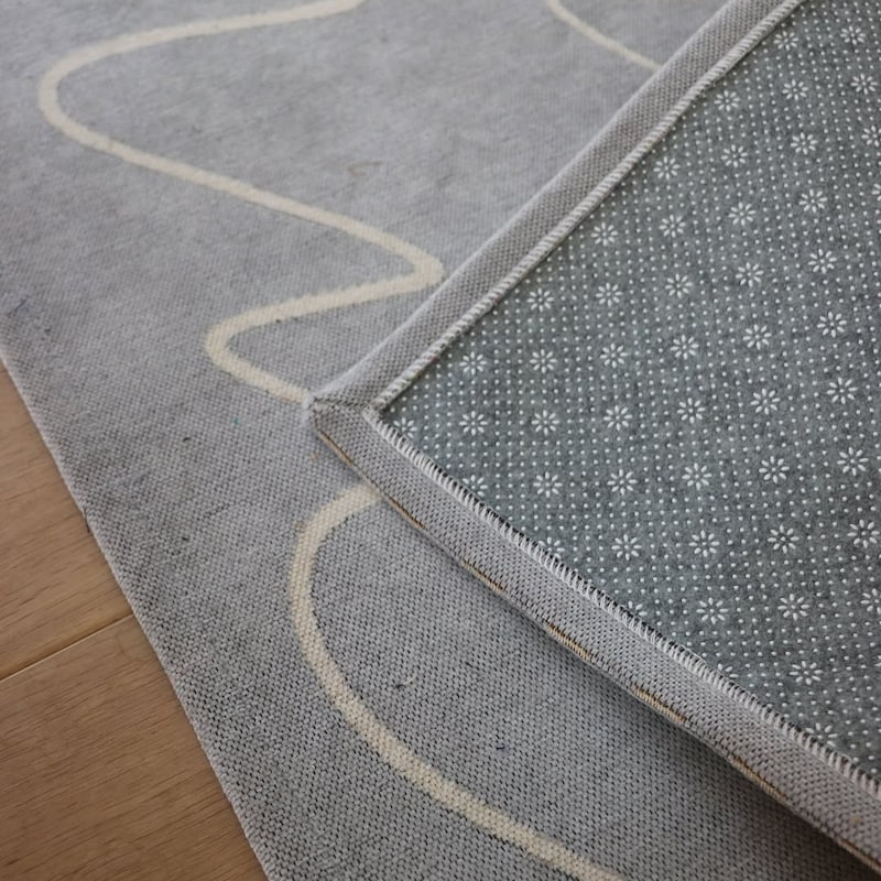 まるでアートポスターみたいなデザインラグ『インスタグラマーさんが選んだ柄はコレ！』発表会