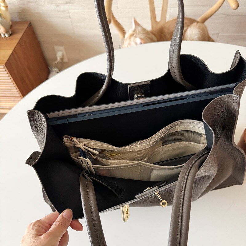 ポケット少なめバッグの救世主！ごちゃつく小物がまとまる『メッシュバッグインバッグ』のスタッフ愛用レポ