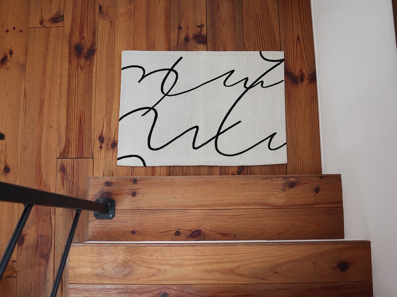 アートな玄関マットで、目指すは『第一印象から洒落見えハウス』インテリア好きスタッフはこの柄を選びました！