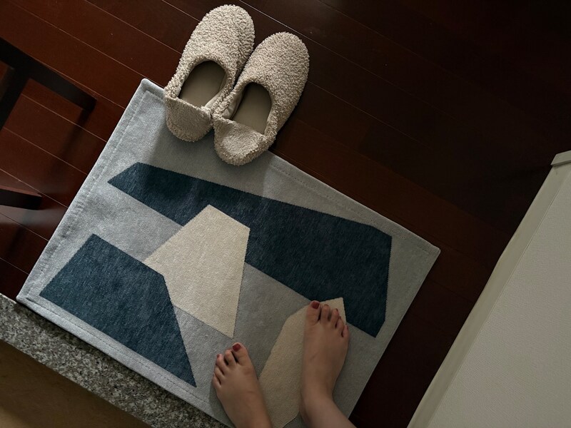 アートな玄関マットで、目指すは『第一印象から洒落見えハウス』インテリア好きスタッフはこの柄を選びました！