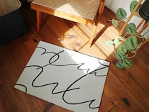 アートな玄関マットで、目指すは『第一印象から洒落見えハウス』インテリア好きスタッフはこの柄を選びました！