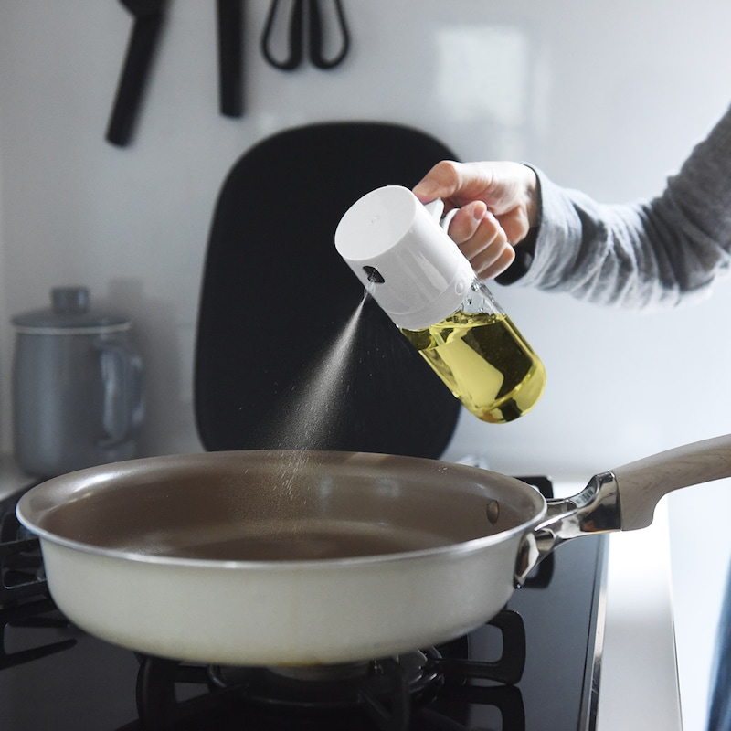 「油量少なめ」食生活を叶える、片手でシュッ！アンジェ別注オイルスプレー