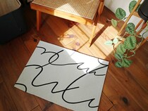 アートな玄関マットで、目指すは『第一印象から洒落見えハウス』インテリア好きスタッフはこの柄を選びました！