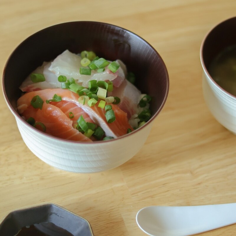 ワンオペ休日のお昼ご飯にも。軽くて割れにくい木目調どんぶり＆汁椀がちょうどいい話【インスタグラマーさんのもの選び】