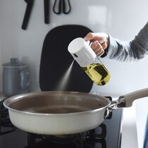 「油量少なめ」食生活を叶える、片手でシュッ！アンジェ別注オイルスプレー