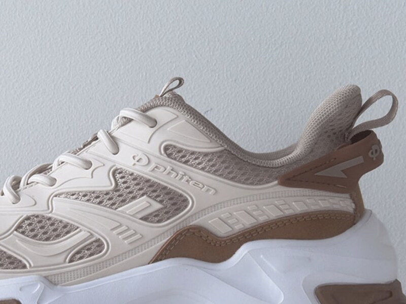 疲れにくい靴3連発!歩きっぱなしのバイヤー厳選、今年の『すごい靴』はこれ。