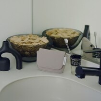 歯列矯正中の方に勧めたい、鏡とポーチがひとつになった「ミラー付きポーチ」