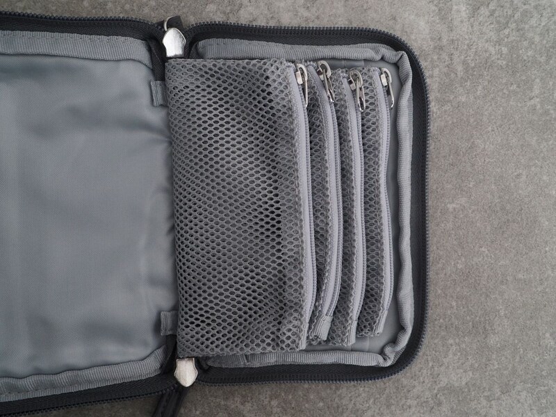 探しやすい手帳型で、小物迷子が解決！「旅上手になれる手帳型ミニポーチ」が、日常使いにもぴったりだった話