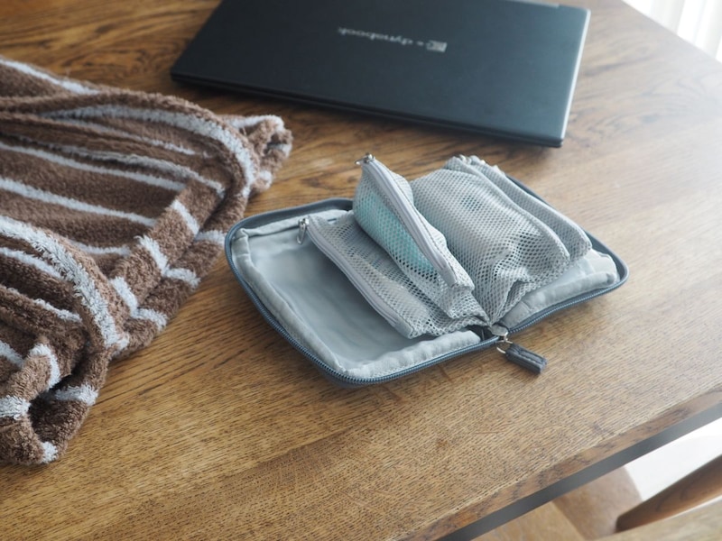 探しやすい手帳型で、小物迷子が解決！「旅上手になれる手帳型ミニポーチ」が、日常使いにもぴったりだった話