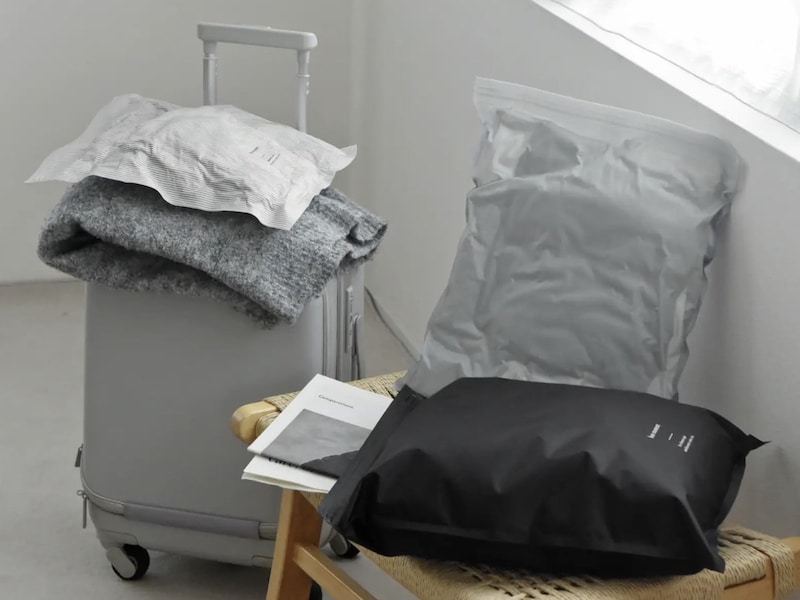 かさばる冬旅にも助かる！「すばやくペタンコ」の衣類圧縮袋を帰省・出張・キャンプで使ってみました