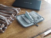 探しやすい手帳型で、小物迷子が解決！「旅上手になれる手帳型ミニポーチ」が、日常使いにもぴったりだった話