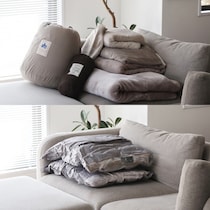 かさばる冬旅にも助かる！「すばやくペタンコ」の衣類圧縮袋を帰省・出張・キャンプで使ってみました