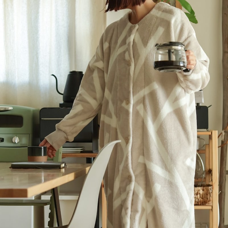 お家の中では寒さ知らず。「着る毛布」と「はく毛布」でインスタグラマーさんも冬支度