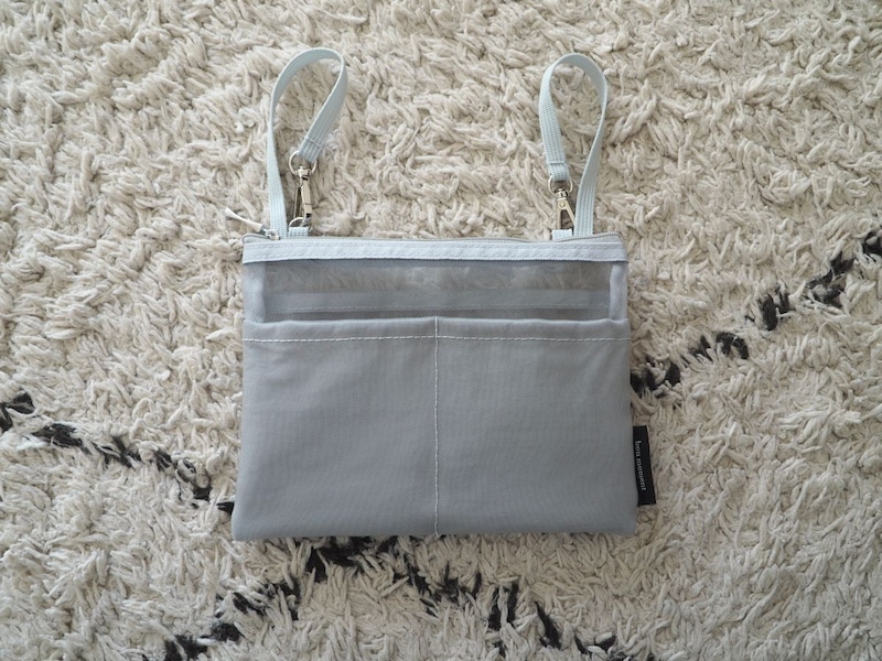 もうバッグの底に沈まない！「吊り下げバッグインバッグ」があれば、小物の取り出しがスムーズに