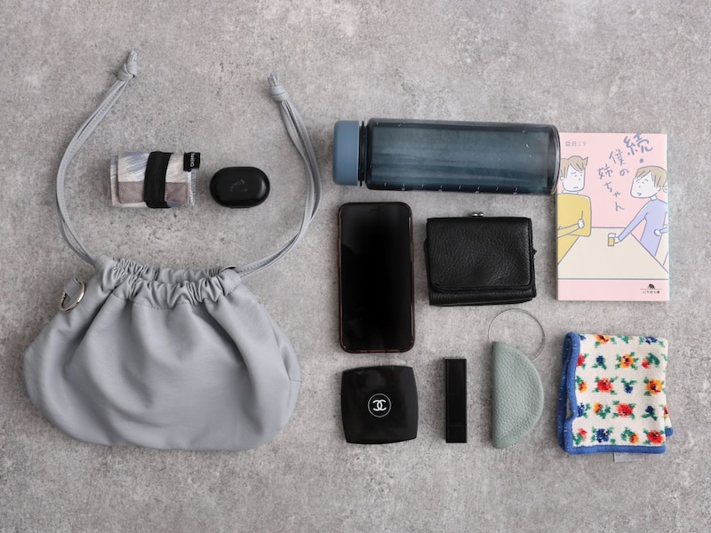 このくたっと感がたまらない。注目度ナンバーワンの『巾着ミニバッグ』スタッフ3名の愛用レポ