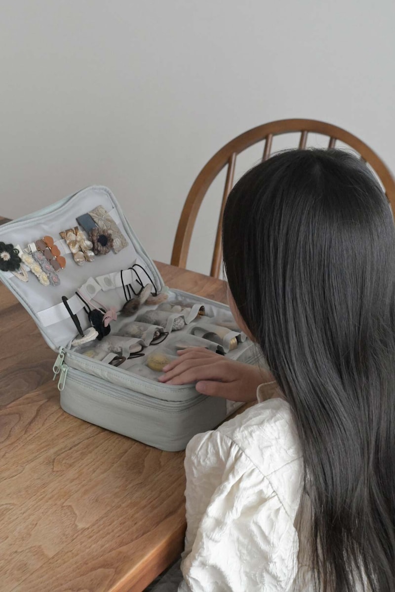 すっきり収納&毎朝ワクワク!宝石箱みたいな「ヘアアクセ収納」のある暮らし【インスタグラマーさんのもの選び】