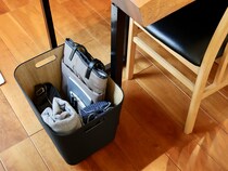 インテリアに溶け込む“動く収納”で、「ほぼ毎日使うけれど、出しっぱなしにはしたくない」がスッキリ片付きます