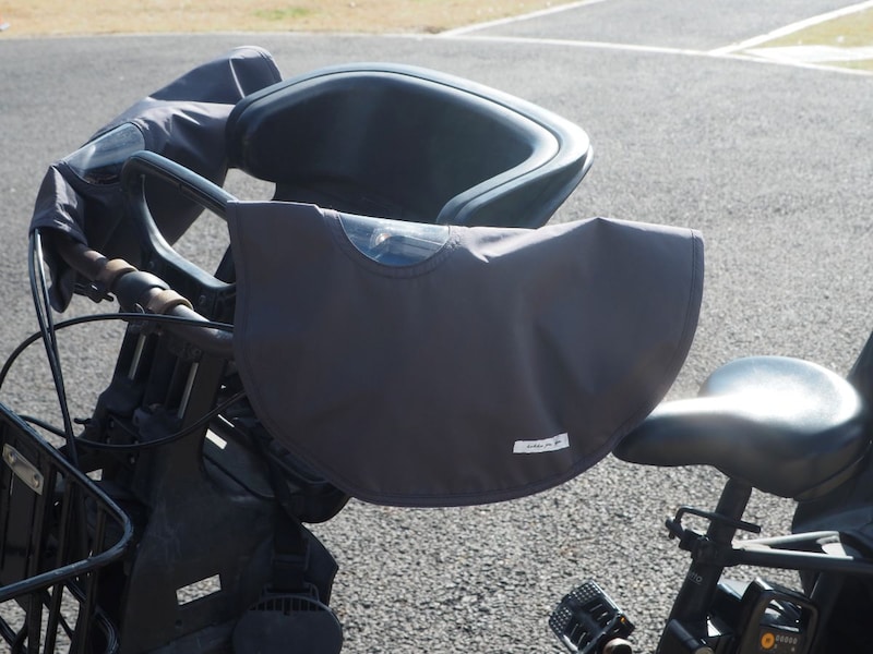 冬の自転車送迎を変える!“あったか×操作性”を兼ね備えた「ハンドルカバー」