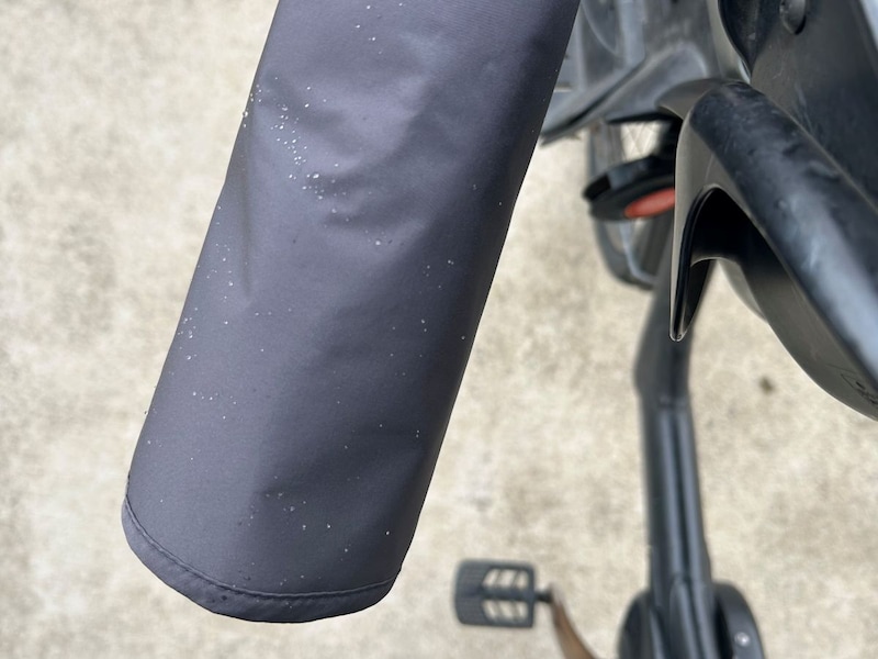 冬の自転車送迎を変える!“あったか×操作性”を兼ね備えた「ハンドルカバー」