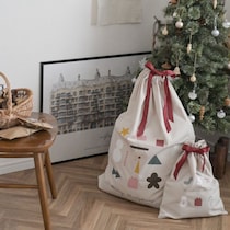 今年のクリスマスは子どもたちを最高の笑顔に！6名のインスタグラマーさんによる、「サンタ袋」の飾りかた報告会