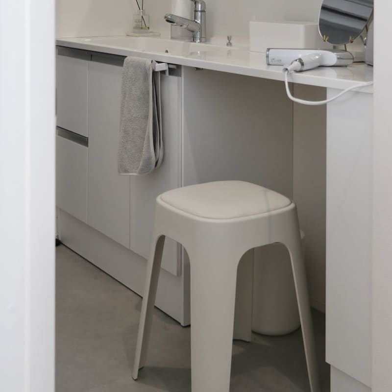 もちもち座面でおもてなし。来客時にも助かるクッションつきスツールのある暮らし【インスタグラマーさんのもの選び】