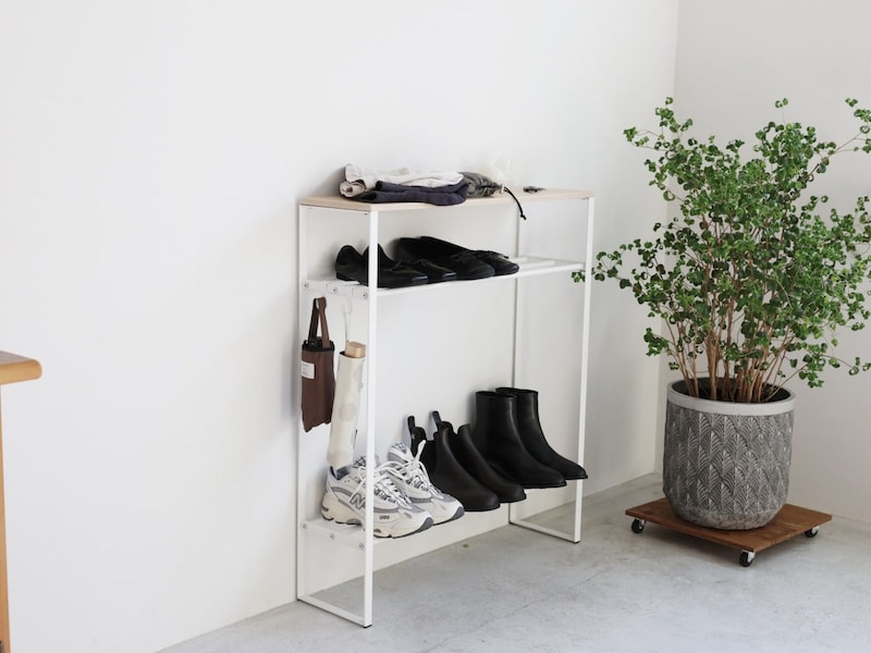 狭い玄関で省スペース収納を叶える方法とは？コート掛けもバッグ置き場もすっきり整う収納アイデア