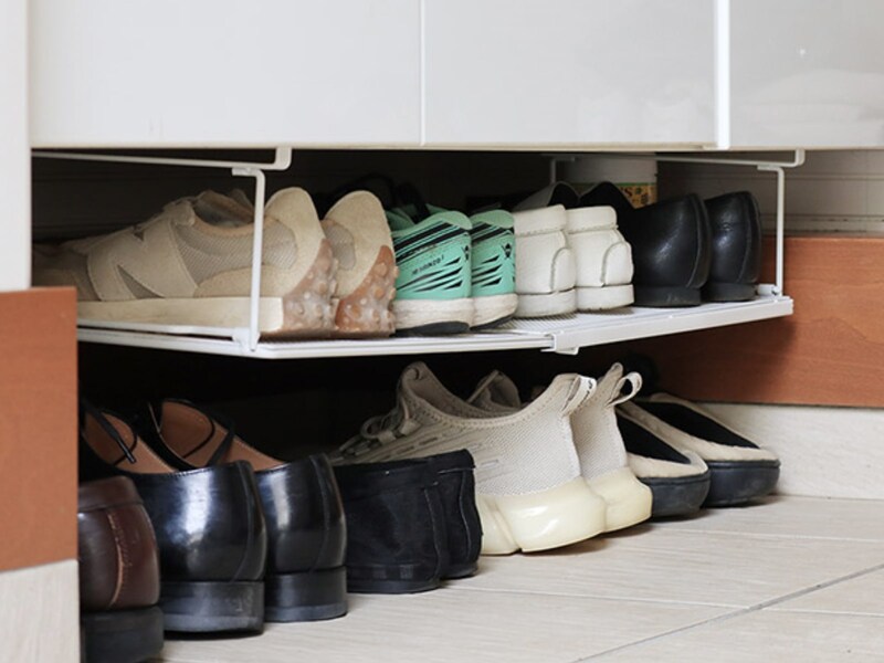 狭い玄関で省スペース収納を叶える方法とは？コート掛けもバッグ置き場もすっきり整う収納アイデア