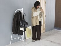 狭い玄関で省スペース収納を叶える方法とは？コート掛けもバッグ置き場もすっきり整う収納アイデア