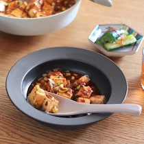 最後のひと口まできれいに完食！家族みんなの「すくいやすい」ユニバーサル食器