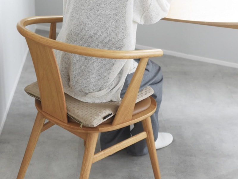 腰イタタ…の救世主！スタッフも愛用の『無重力クッション』、インテリアに馴染む愛用風景をご紹介