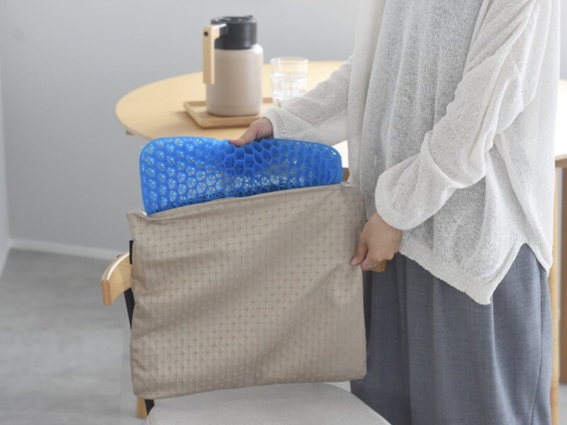腰イタタ…の救世主！スタッフも愛用の『無重力クッション』、インテリアに馴染む愛用風景をご紹介