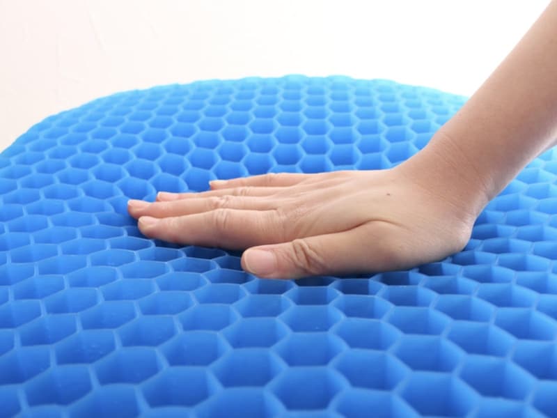 腰イタタ…の救世主！スタッフも愛用の『無重力クッション』、インテリアに馴染む愛用風景をご紹介