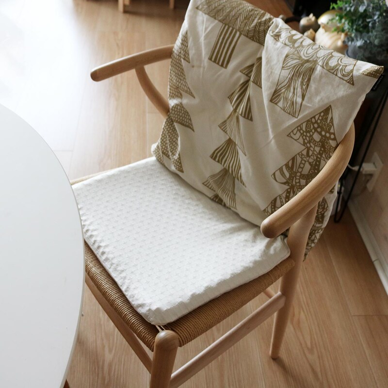 腰イタタ…の救世主！スタッフも愛用の『無重力クッション』、インテリアに馴染む愛用風景をご紹介