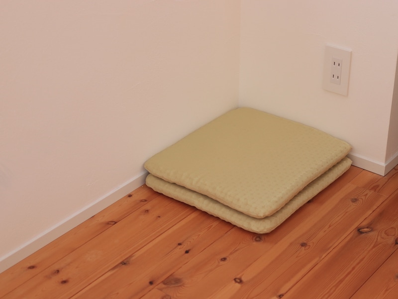 腰イタタ…の救世主！スタッフも愛用の『無重力クッション』、インテリアに馴染む愛用風景をご紹介